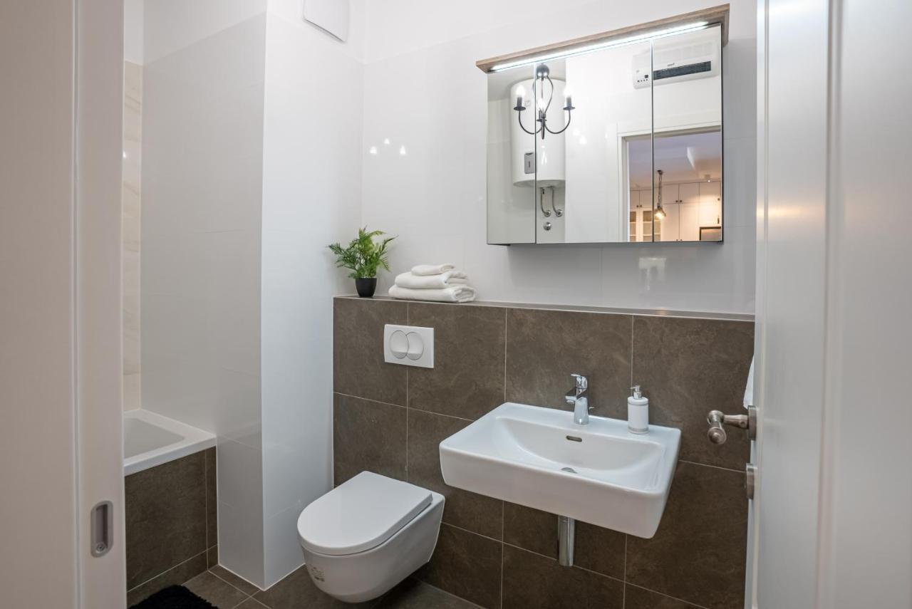 Morska Vila 6 Luxury Apartment Znjan Split Exteriör bild